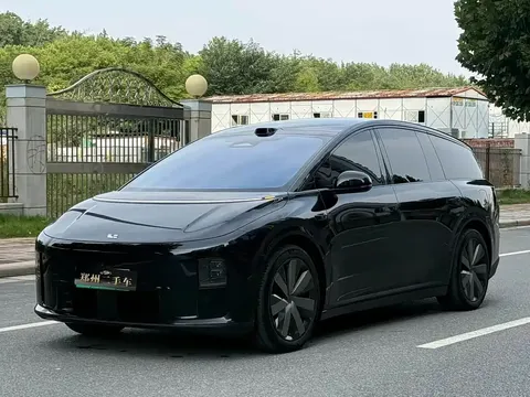 2025 Li Auto i8 Standard