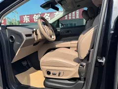 2025 Li Auto i8 Standard, чёрный — фото 7
