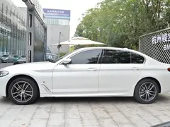 2022 BMW 5 Series 525Li M Sport Package, белый — фото 3