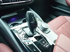 2022 BMW 5 Series 525Li M Sport Package, белый — фото 7