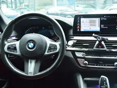 2022 BMW 5 Series 525Li M Sport Package, белый — фото 9