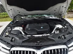 2022 BMW 5 Series 525Li M Sport Package, белый — фото 12