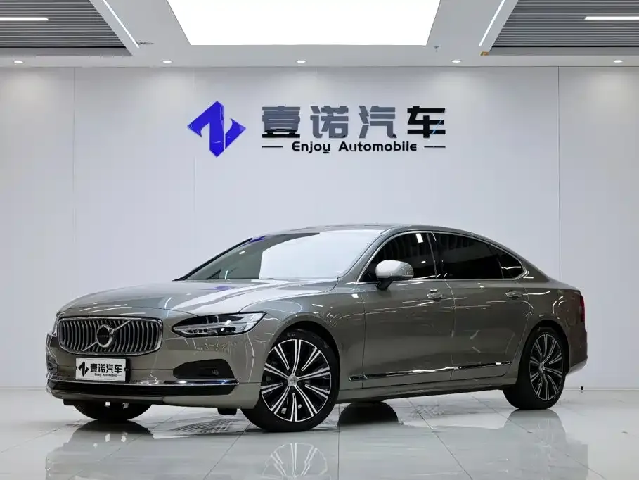 2022 Volvo S90