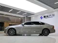2022 Volvo S90 — фото 3