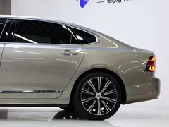 2022 Volvo S90 — фото 4