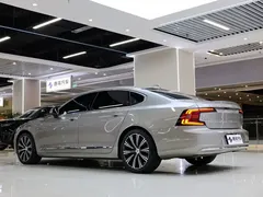 2022 Volvo S90 — фото 5