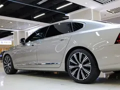 2022 Volvo S90 — фото 11
