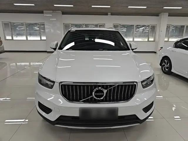 2022 Volvo XC40 4WD Luxury