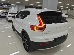 2022 Volvo XC40 4WD Luxury, белый — фото 5