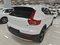 2022 Volvo XC40 4WD Luxury, белый — фото 7