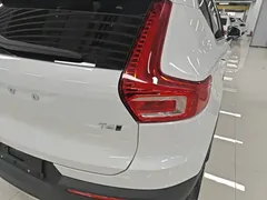 2022 Volvo XC40 4WD Luxury, белый — фото 8