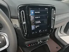 2022 Volvo XC40 4WD Luxury, белый — фото 13