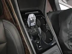 2022 Volvo XC40 4WD Luxury, белый — фото 14