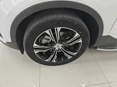 2022 Volvo XC40 4WD Luxury, белый — фото 23