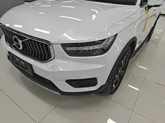 2022 Volvo XC40 4WD Luxury, белый — фото 24