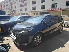 2023 Toyota Sienna 2.5L Hybrid Comfort, чёрный — фото 1