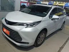 2021 Toyota Sienna 2.5L Hybrid Premium, белый — фото 1