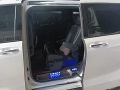 2021 Toyota Sienna 2.5L Hybrid Premium, белый — фото 6