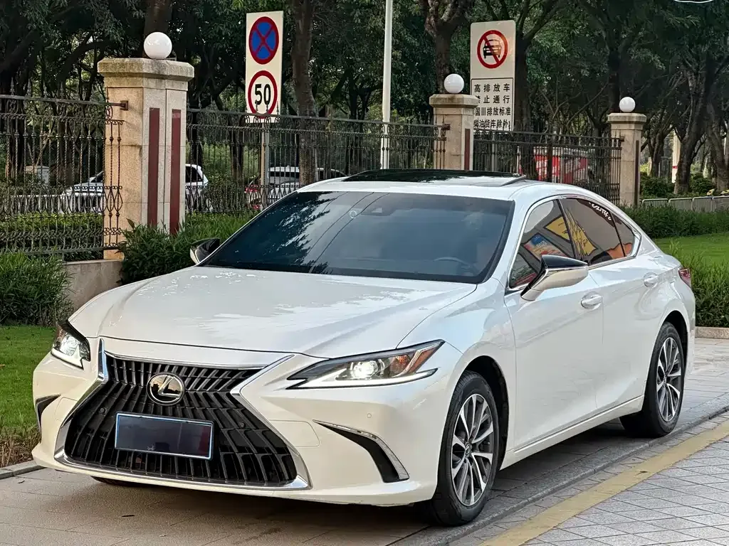 2022 Lexus ES 200 Excellence