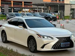 2022 Lexus ES 200 Excellence, белый — фото 3