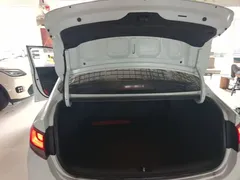 2020 Hyundai Elantra 1.6L AT GL, белый — фото 19