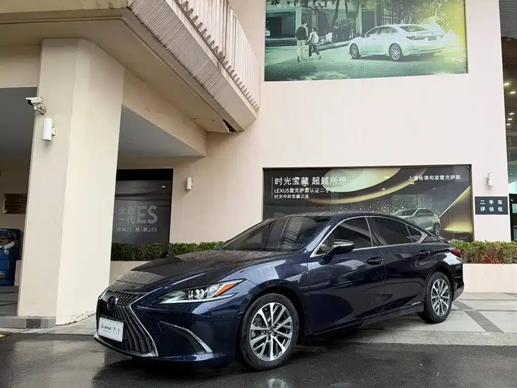 2021 Lexus ES 300h Excellence