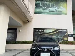 2021 Lexus ES 300h Excellence, синий — фото 3
