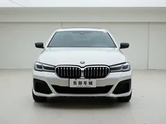 2021 BMW 5 Series 530Li xDrive M Sport Package, белый — фото 2