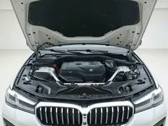 2021 BMW 5 Series 530Li xDrive M Sport Package, белый — фото 6
