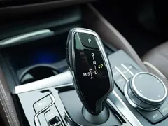 2021 BMW 5 Series 530Li xDrive M Sport Package, белый — фото 8