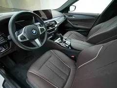 2021 BMW 5 Series 530Li xDrive M Sport Package, белый — фото 9