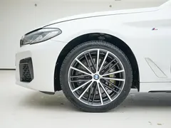 2021 BMW 5 Series 530Li xDrive M Sport Package, белый — фото 13
