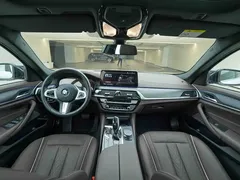 2021 BMW 5 Series 530Li xDrive M Sport Package, белый — фото 17