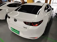 2021 Mazda 3 2.0L AT, белый — фото 7