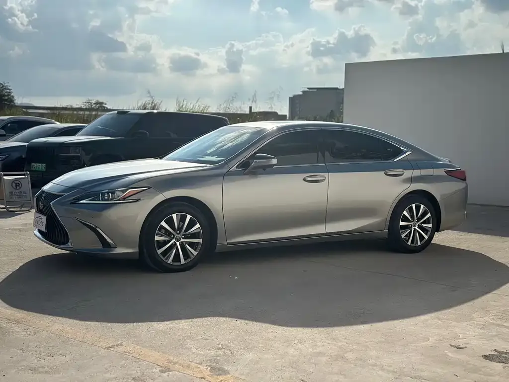 2020 Lexus ES 200 Luxury