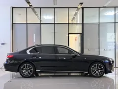 2023 BMW 7 Series 735Li M Sport Package, чёрный — фото 17