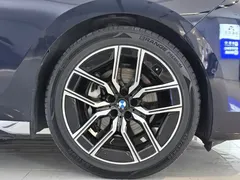 2023 BMW 7 Series 735Li M Sport Package, чёрный — фото 18