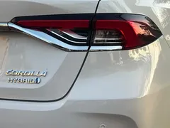 2021 Toyota Corolla Hybrid 1.8L E-CVT Elite, белый — фото 13