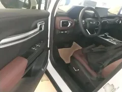 2022 Geely Okavango 1.8TD DCT Luxury 7-seat, белый — фото 16