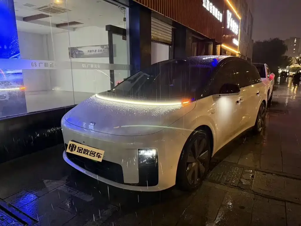 2025 Li Auto i8 Standard