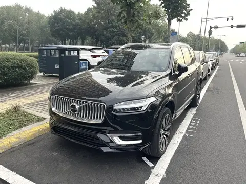 2023 Volvo XC90 B5 Luxury 5-seat