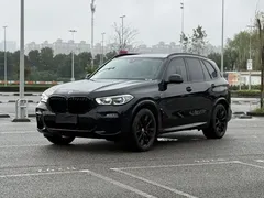 2021 BMW X5 xDrive40i M Sport Package, чёрный — фото 1