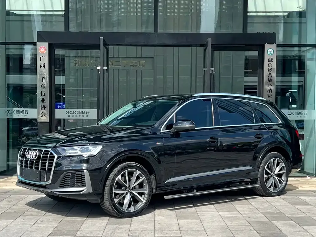 2023 Audi Q7 55 TFSI quattro S line Sport