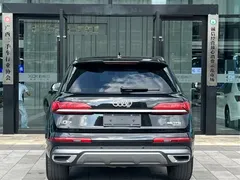 2023 Audi Q7 55 TFSI quattro S line Sport, чёрный — фото 5