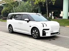 2024 Zeekr 009 6-Seat Executive 4WD 108kWh, белый — фото 2