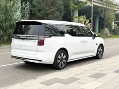 2024 Zeekr 009 6-Seat Executive 4WD 108kWh, белый — фото 4