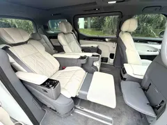 2024 Zeekr 009 6-Seat Executive 4WD 108kWh, белый — фото 8