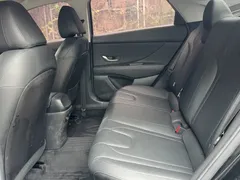 2021 Hyundai Elantra 1.5L CVT LUX Premium, чёрный — фото 6