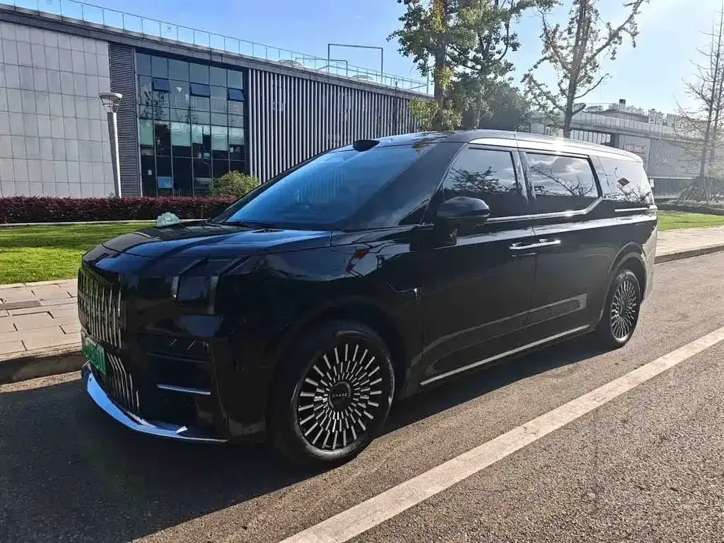 2024 Zeekr 009 6-Seat Executive 4WD 108kWh