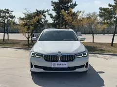 2021 BMW 5 Series 530Li Premium Luxury Package, белый — фото 2